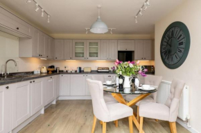 Ground Wing - Norfolk Cottage Agency